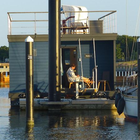 Hausboot Harmonie Hotel Stralsund Bagian luar foto