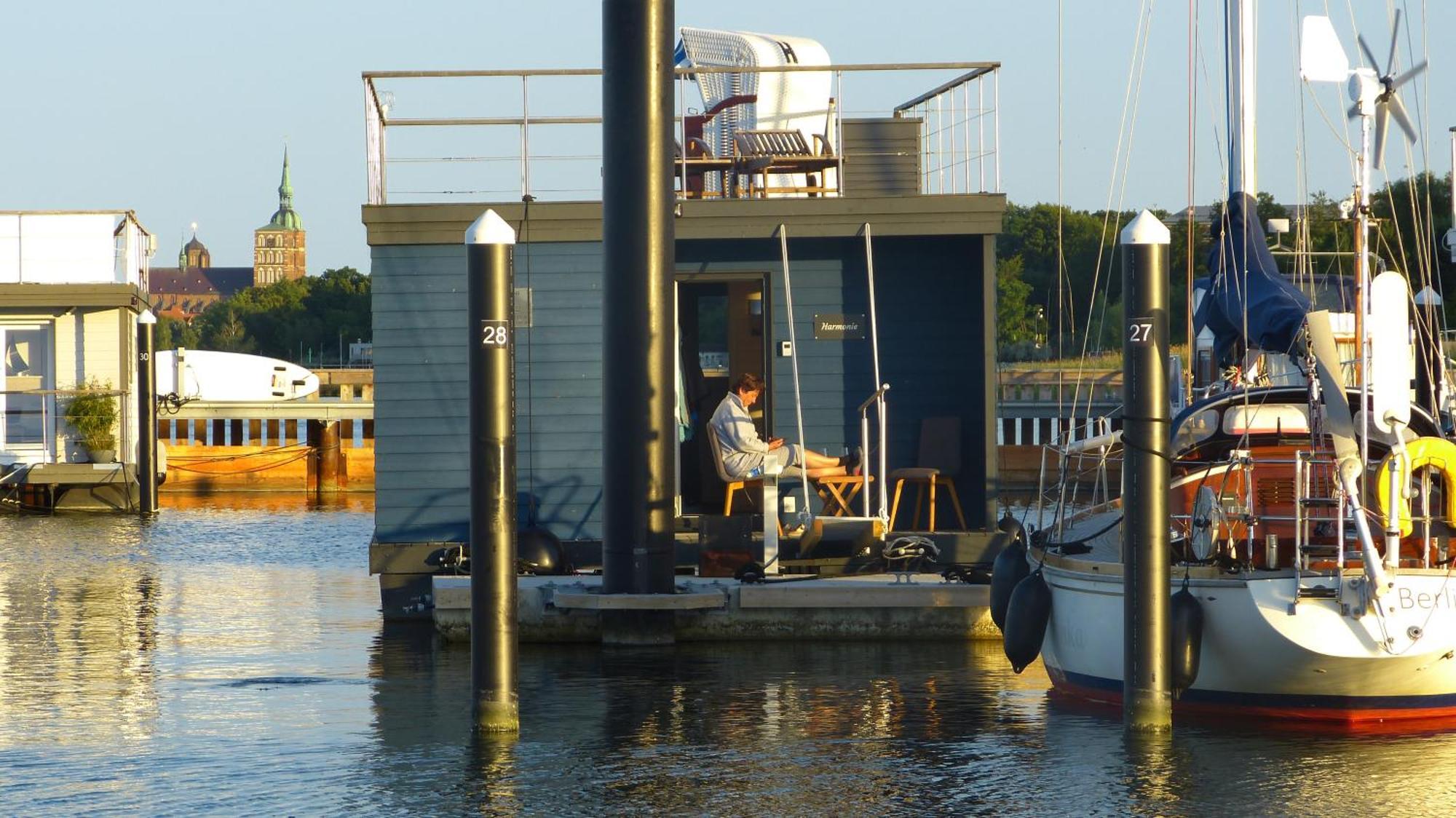 Hausboot Harmonie Hotel Stralsund Bagian luar foto