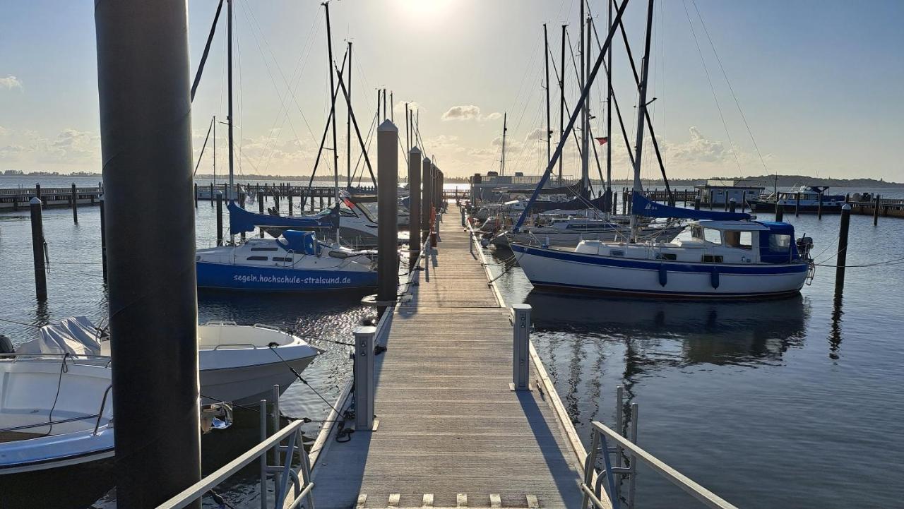 Hausboot Harmonie Hotel Stralsund Bagian luar foto